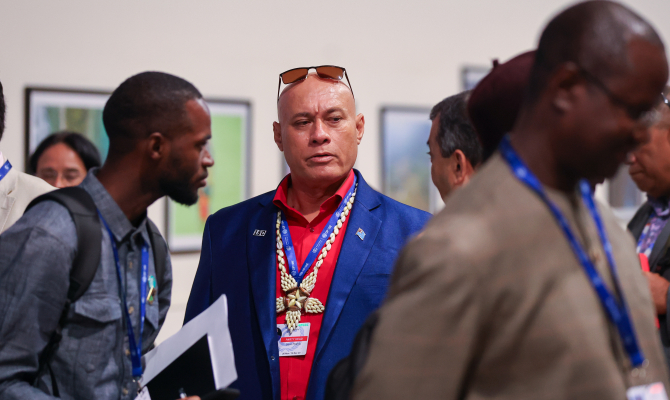 Hon. Seve Paeniu