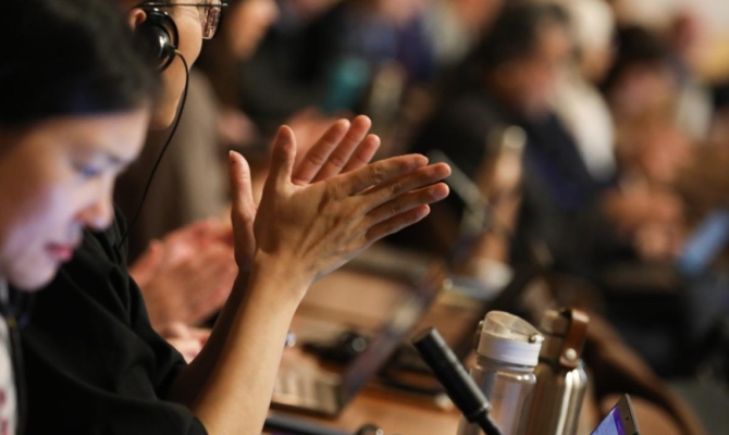 Delegates applaud the mandate for a zero draft
