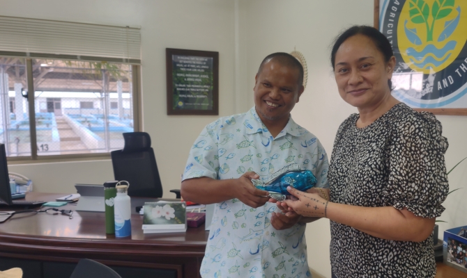 Hon. Steven Victor, Palau Minister of Agriculture, Fisheries, and Environment and SPREP DDG Easter Chu Shing 