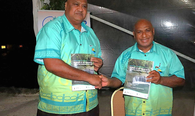 Sefa and Minister Salong in Vanuatu